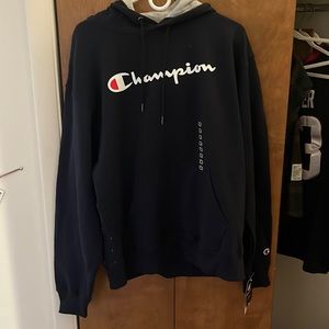 Champion Hoodie. L